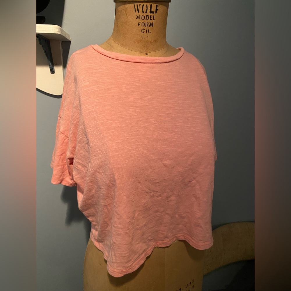 Women’s Pink Cropped Tee